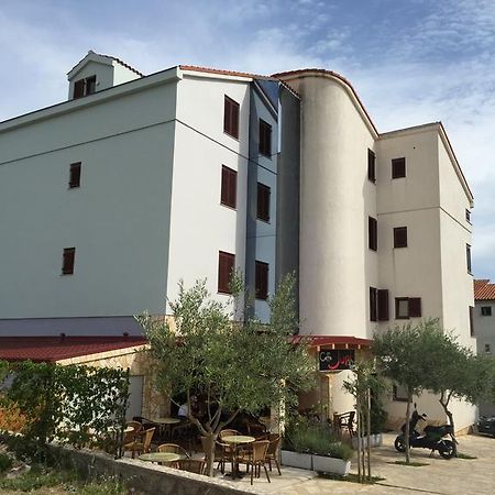 נובליה Apartments Villa Cherry מראה חיצוני תמונה