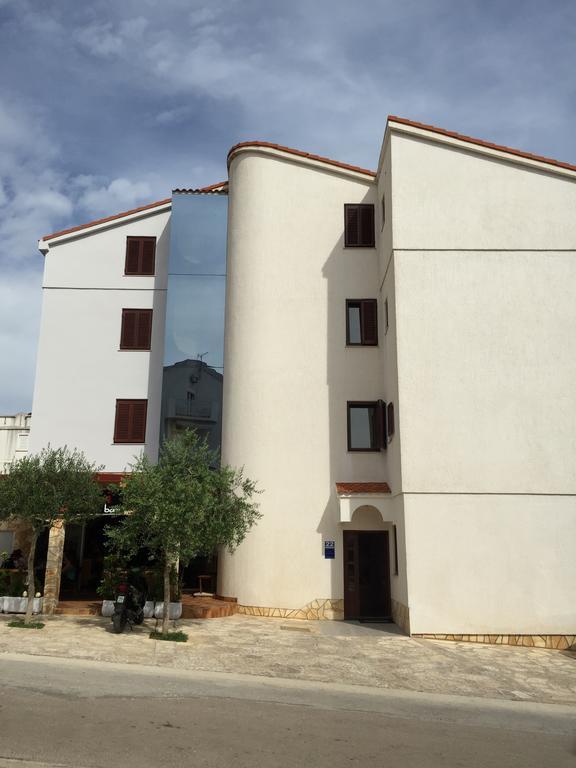 נובליה Apartments Villa Cherry מראה חיצוני תמונה